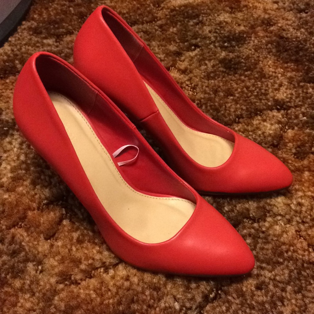 Red heels Sz 6.5 Unused 4” high heels